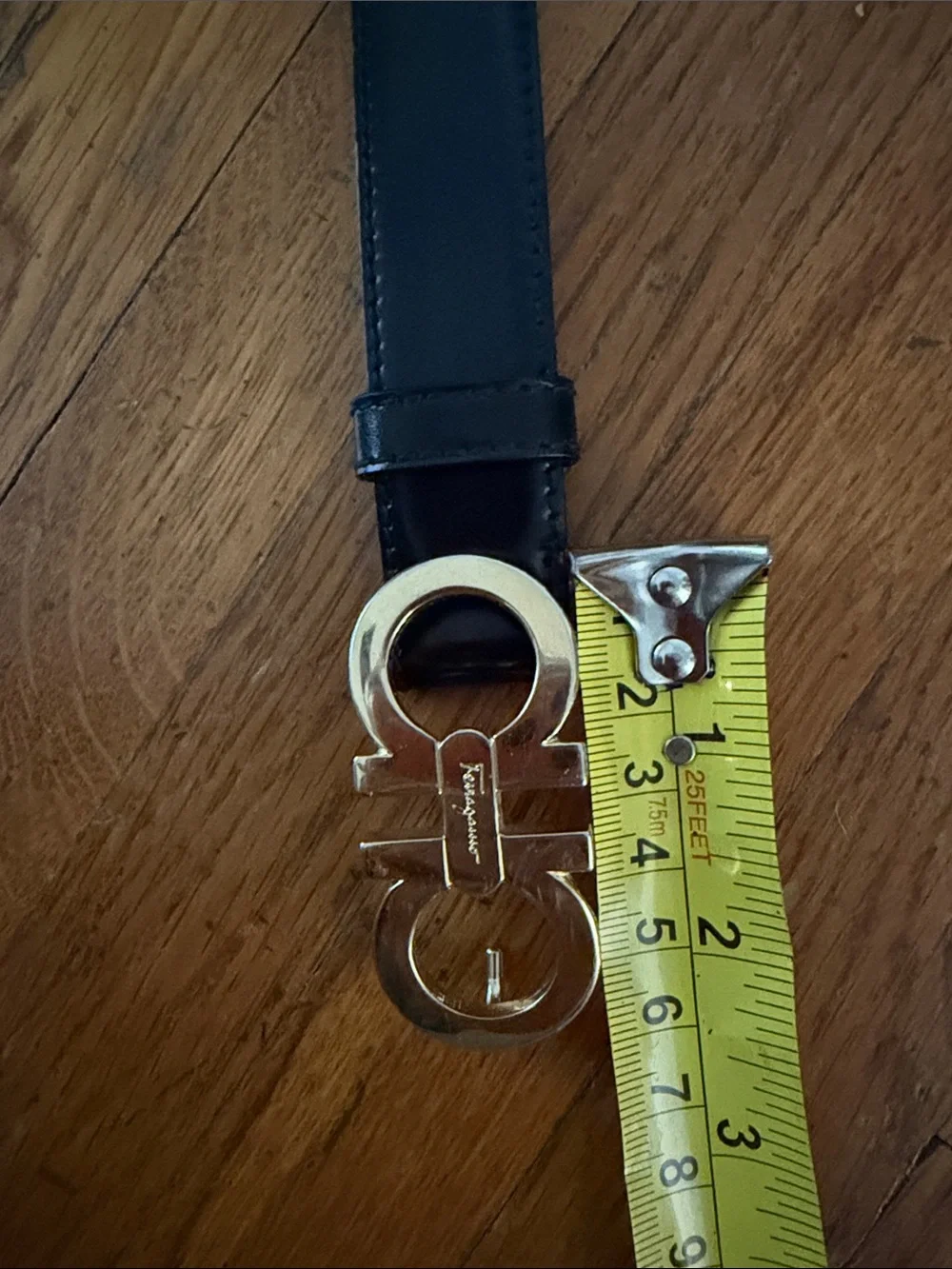 Salvatore Ferragamo Black Leather Gold Tone Buckle. Size M.❤️